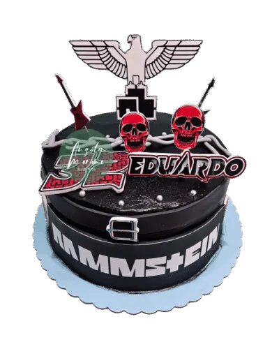 angela-moreno-reposteria-cafe-Barcelona-tarta-de-rammstein-,-grupo-musica-aleman,-metal,-torta-negra-y-cadenas