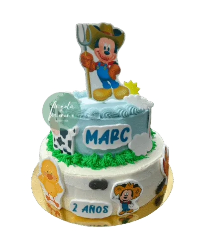 angela-moreno-reposteria-cafe-Barcelona_tarta-de-dos-pisos-de-mickey-mouse-,-mickey-granjero-con-animales-de-granja-vaca-gallina