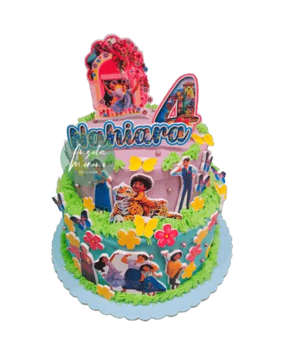 angela-moreno-reposteria-cafe-Barcelona_tarta-de-dos-pisos-encanto-disney-mirabel-luisa-isabella-personajes-