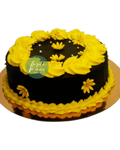 angela-moreno-reposteria-cafe-Barcelona_tarta-diseño-negro-y-amarillo-con-flores-margarita-amarillas-fondant