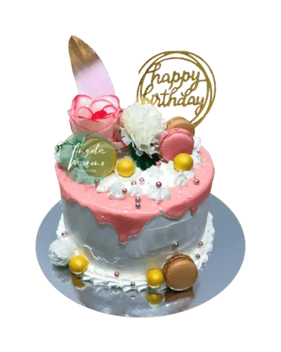 angela-moreno-reposteria-cafe-Barcelona_tarta-elegante-cumpleaños-drip-rosa-,-pluma,-macaron-topper-happy-birthday
