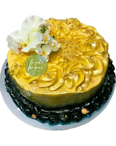 angela-moreno-reposteria-cafe-Barcelona_tarta-elegante-dorada-amarilla-y-negra,-con-flora-blanca-y-perlas-comestibles