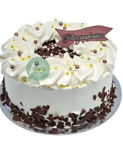 angela-moreno-reposteria-cafe-Barcelona_tarta-sencilla-blanca-con-topping-o-virutas-de-chocoalte-feliz-cumpleaños