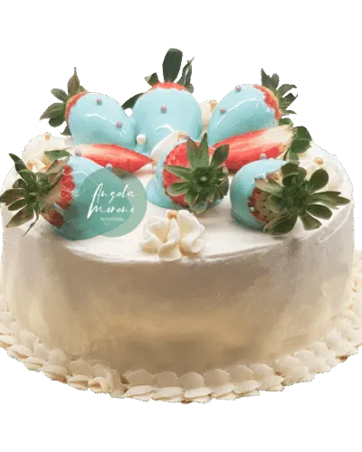 angela-moreno-reposteria-cafe-Barcelona_torta-de-cumple-con-complemento-de-fresas-con-chocolate-azules-pasteleria