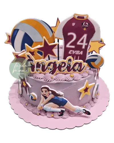 Detalle pastel de vóley comestible, decoración temática deportiva, tarta personalizada Barcelona, pasteles sin fondant voleibol, Angela Moreno Repostería, pasteles personalizados en Barcelona.