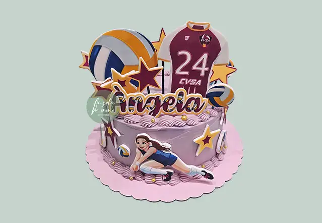 Pastel de vóley personalizado Barcelona, tarta de cumpleaños deporte sin fondant, pasteles temáticos voleibol, repostería artesanal deportiva, Angela Moreno Repostería, pasteles personalizados en Barcelona.