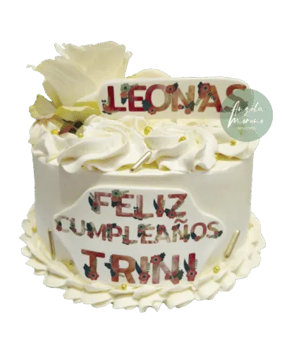Pastel blanco rosa letras florales Barcelona, tarta elegante sin fondant, pastel para bodas aniversarios, repostería romántica Barcelona, Angela Moreno Repostería, pasteles personalizados en Barcelona.