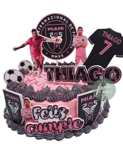 Pastel de Messi Inter de Miami Barcelona, tarta fútbol personalizada sin fondant, pastel cumpleaños Messi, repostería temática Inter Miami, Angela Moreno Repostería, pasteles personalizados en Barcelona.